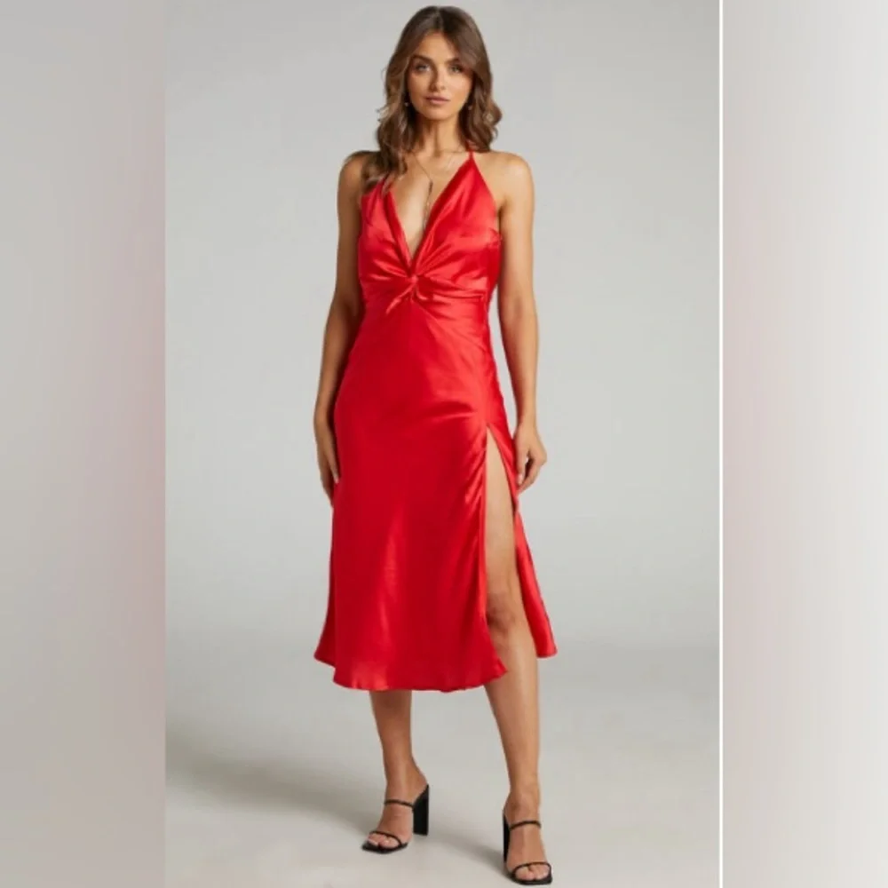 Red satin midi dress - Picture 1 of 4